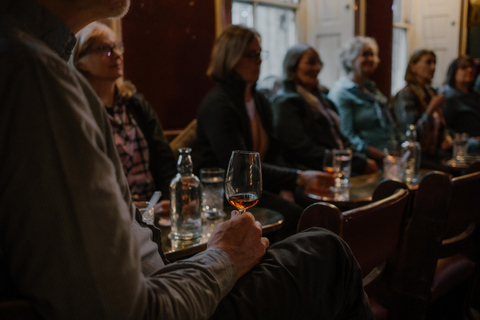 Edinburgh: Whisky Tasting and Storytelling in a Historic Pub