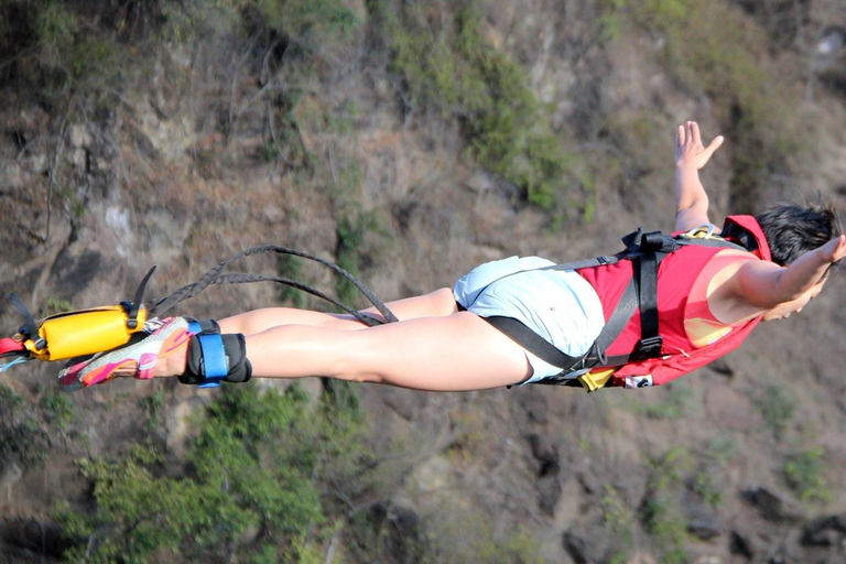 Pick up dall&#039;aeroporto e bungee jumping sul ponte di Vic Falls