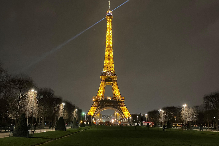 2-Hour Literature Walking Tour of Paris!