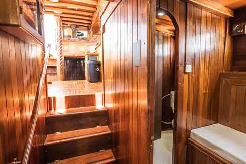 Chania: Luxury Gulet Cruise to Balos & Gramvousa with Lunch