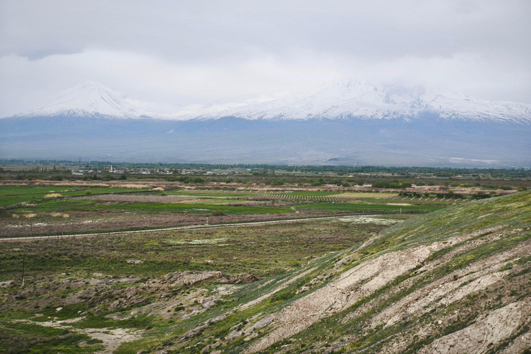 Tbilisi: Private Ride to Yerevan with Wine Tasting