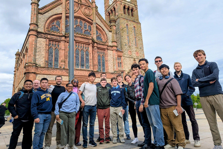 Belfast: Giant's Causeway and Derry Guided Day Trip
