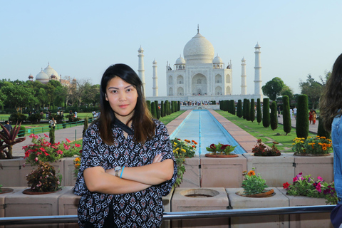 Sla vanuit Delhi Taj Mahal het toegangsticket in de rij over