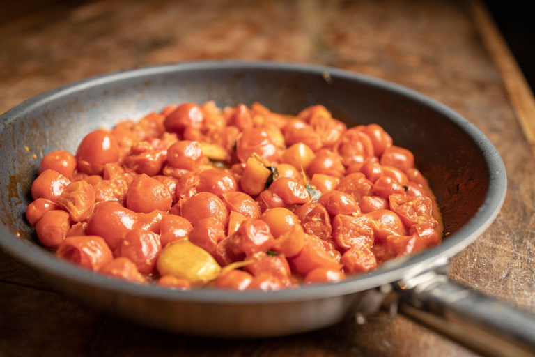 Florencja: Zajęcia z makaronu i tiramisu z nieograniczoną ilością winaLekcja gotowania makaronu i tiramisu bez Sant&#039;Amborgio Market