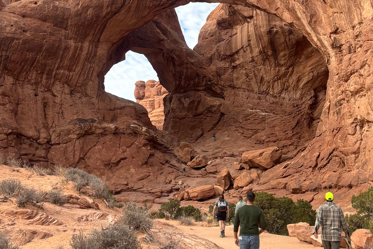 Moab: Arches National Park Hiking Tour