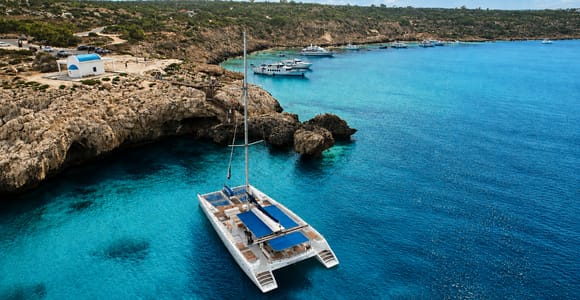 Green Bay: Blue Lagoon Catamaran Cruise with Buffet & Drinks