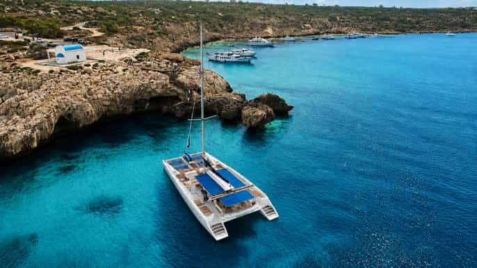 Green Bay: Blue Lagoon Catamaran Cruise with Buffet & Drinks