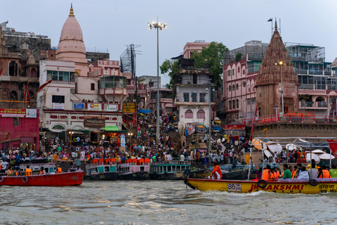 Varanasi: Giro in barca all&#039;alba sul fiume Gange con tour di Sarnath