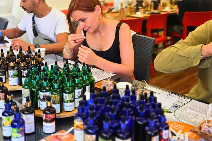 Istanbul: Kreiere dein eigenes Parfum in einem Galata-Workshop. Foto: GetYourGuide
