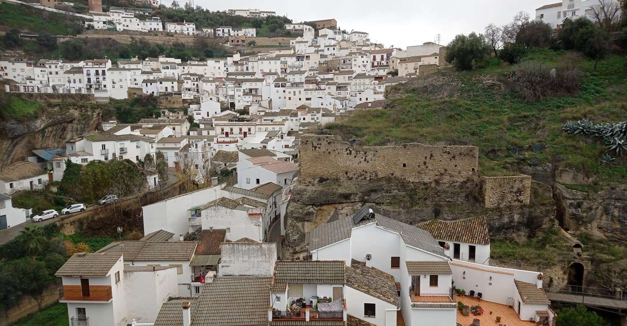 Da Ronda, Gita giornaliera a Setenil de las Bodegas - Hizvo