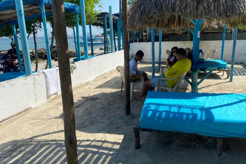 Carthagène, plage de Tierra Bomba et déjeunerCartagena, plage de Tierra Bomba et déjeuner