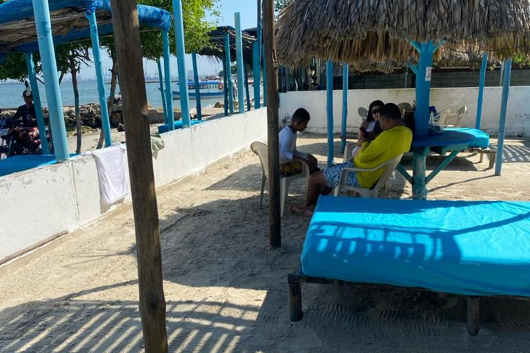 Carthagène, plage de Tierra Bomba et déjeunerCartagena, plage de Tierra Bomba et déjeuner
