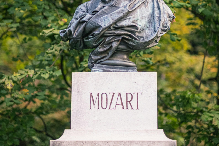 VIP Tour: Nürnberg-Munich-Salzburg + Transfer, Hotel & Meals