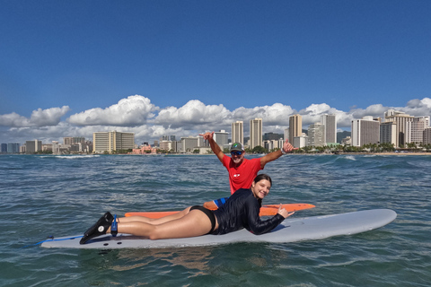 Plage de Waikiki : Leçons de surfWaikiki : cours de surf en groupe (à partir de 14 ans)