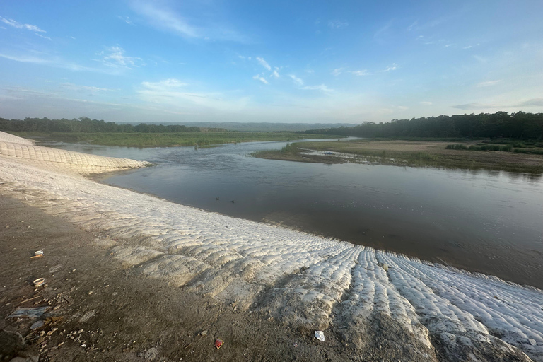 From Kathmandu to Chitwan: Jungle Safari + Meals &amp; Transport