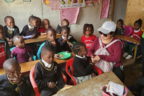 Nairobi: Wycieczka po slumsach Kibera Kultura, ludzie i życie codzienneWycieczka po slumsach Kibera z odbiorem z hotelu/lotniska i transportem powrotnym