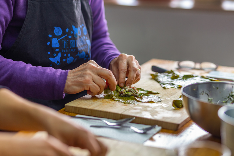 Atenas: Visita al Mercado y Clase de Cocina con VinoAtenas: Clase de cocina de 4 horas con visita al mercado