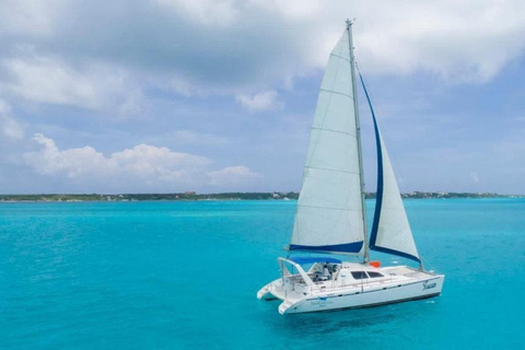 Cancun: Isla Mujeres Premium Catamaran Half-Day Tour