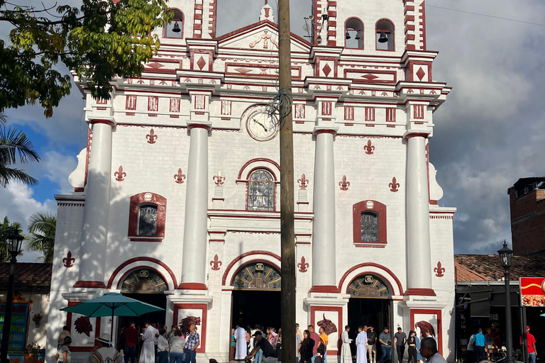 From Medellín: Guatapé and San Rafael 2-Day Adventure