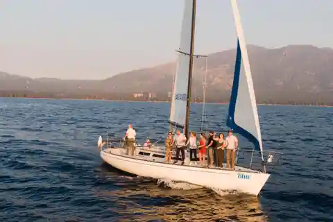 Lake Tahoe: 2-Hour Sailing Cruise with Drinks