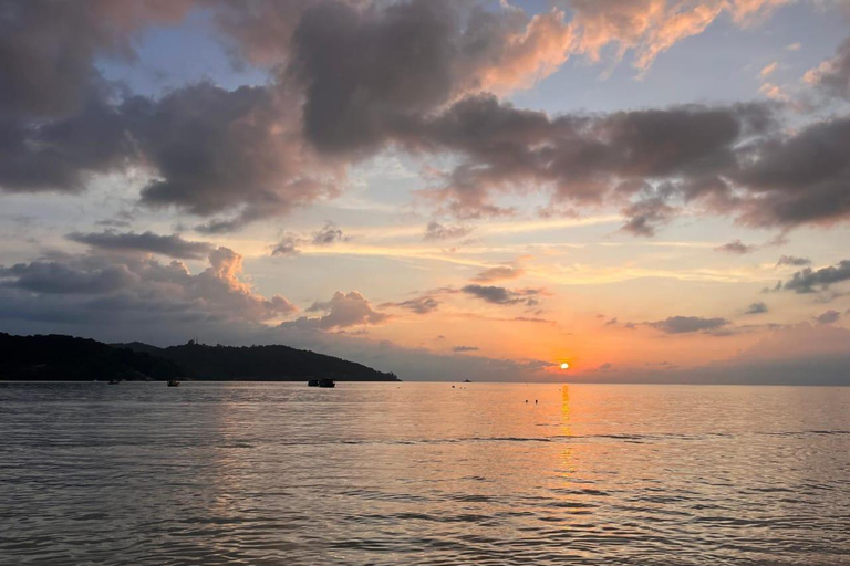 Mahe: Cruzeiro ao amanhecer com snorkelingMahe: Cruzeiro ao amanhecer com mergulho com snorkel