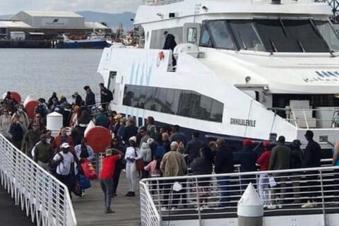 Cape Town:Robben Island Tour, Ferry ticket &Cape Town View.