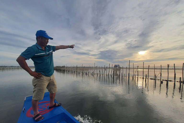 Hue: Tam Giang Lagoon Sunset Tour mit Meeresfrüchte Dinner