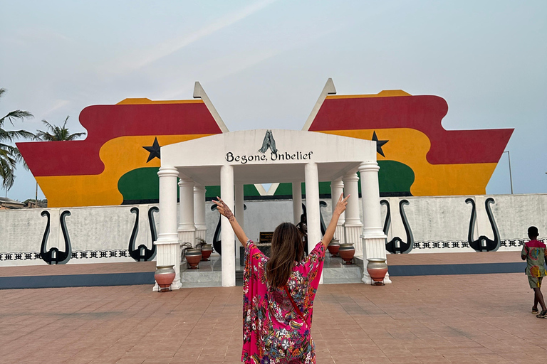 Accra: Tour privado de la ciudad con guía femenina