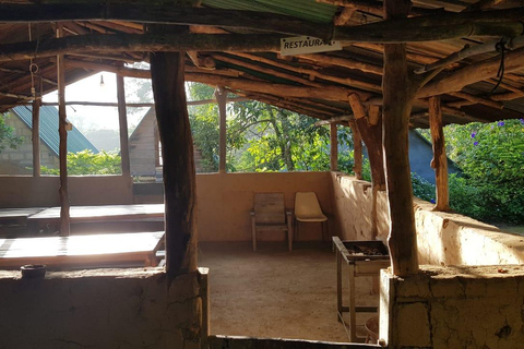 纳克尔斯峰探险和希洛亚村露营 2 日游