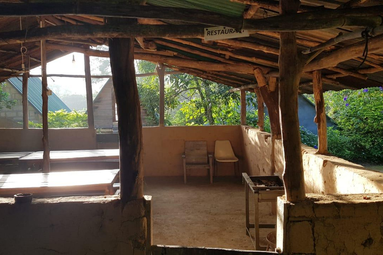 纳克尔斯峰探险和希洛亚村露营 2 日游