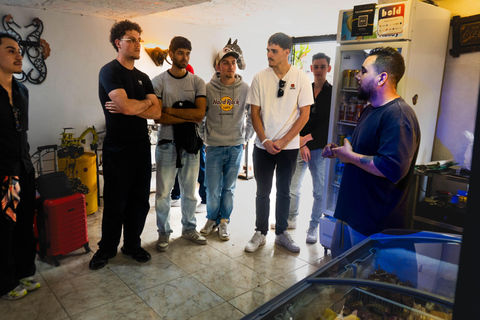 Medellín: Experience Comuna 13 with a local guide and weave your own souvenir [Max. 8]
