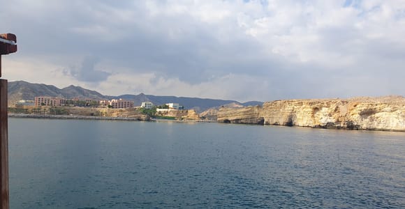 Muscat: InterContinental Beach Relax Tour with Snacks