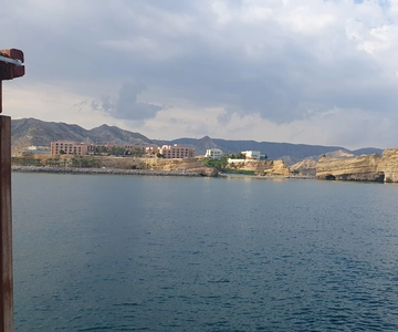 Muscat: InterContinental Beach Relax Tour with Snacks