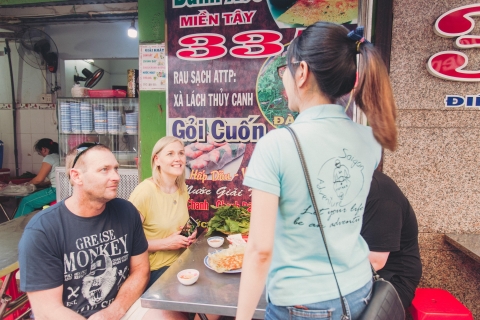 Saigon : Visite privée des ruelles à pied avec plus de 10 dégustationsSaigon : Visite à pied de la cuisine de rue avec un étudiant local