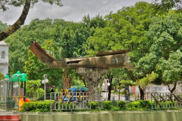 Miasto Cabañas: Las Cinquera-Wodospady i historyczne centrum IlobascoMiasto Cabañas: Las Cinquera-wodospady i centrum historyczne Ilobasco