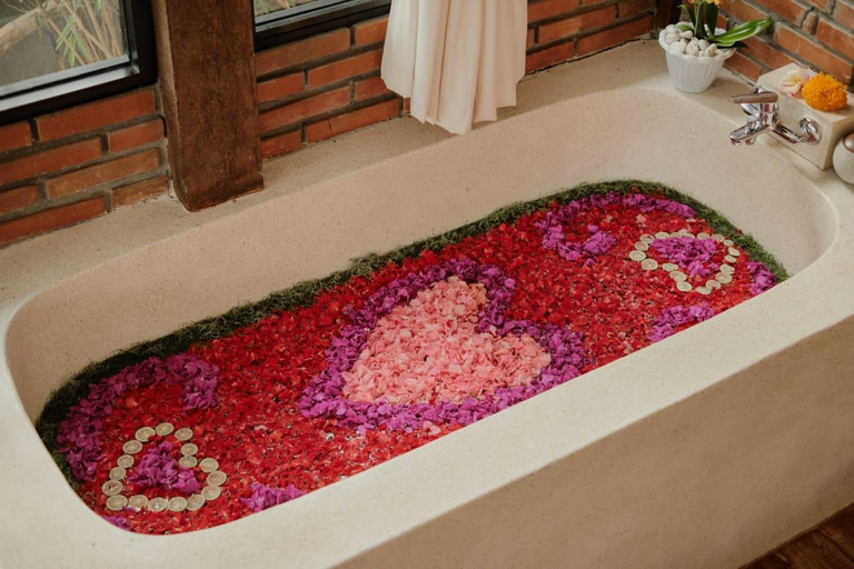 Bali: Ubud Traditional Balinese Massage Scrub Flowerbath 2 Hour treatment without transport