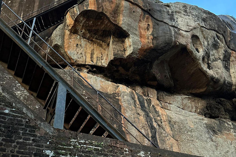Kandy to Sigiriya Motorbike Adventure Tour