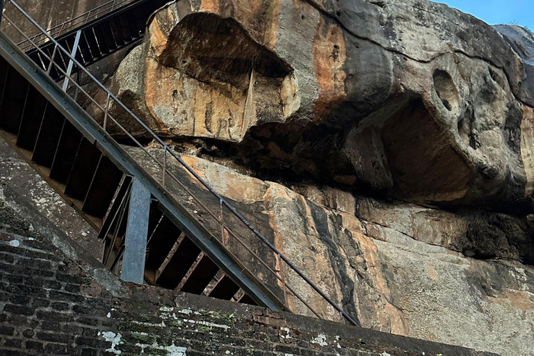 Kandy to Sigiriya Motorbike Adventure Tour