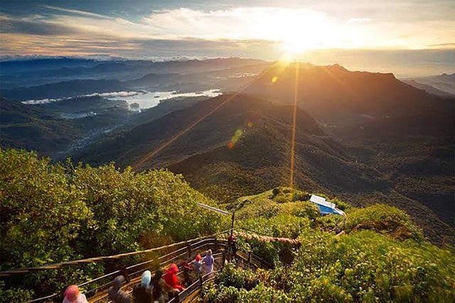 From Kandy: 2-Day Adam’s Peak Hike & Drop to Ella