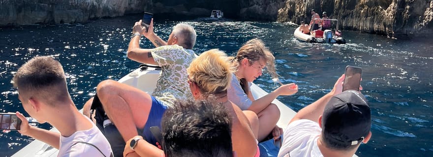 Explorez Haxhi Ali et Karaburun : grottes et trésors