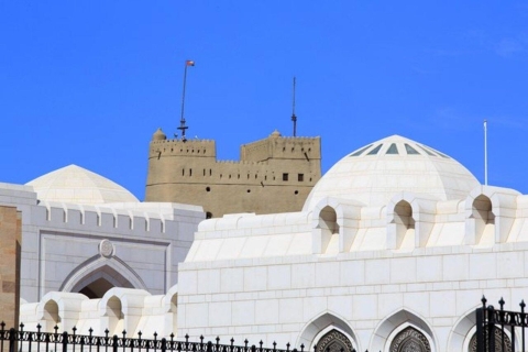 Muscat: Private City Sightseeing Guided Tour with Food Taste