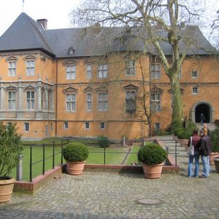 Mönchengladbach: Castles Of Niederrhein Guided Segway Tour