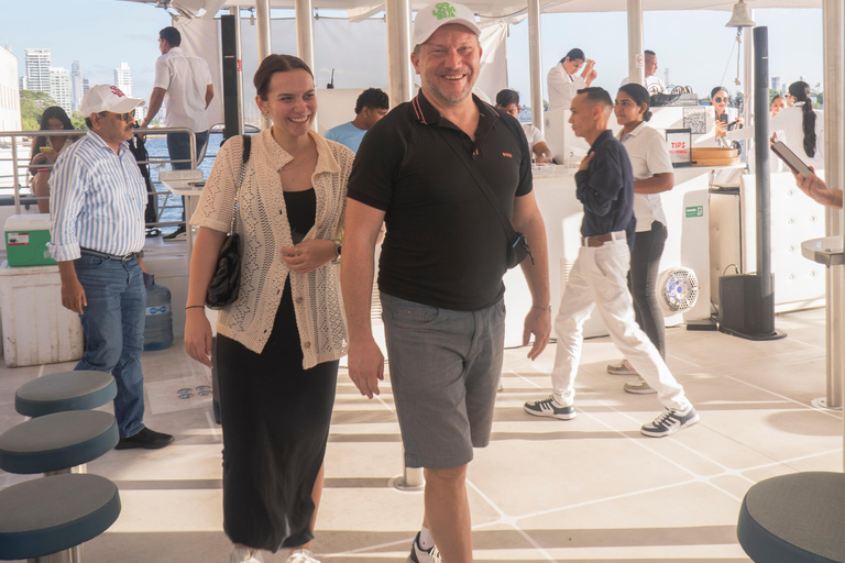 Cartagena: Sunset on Cartagena Bay aboard the Flamante Catamaran Cartagena: Sunset over Cartagena Bay aboard the Flamante Catamaran