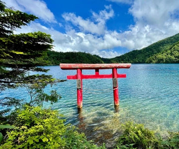 Nagano: il lago smeraldo nascosto e la città termale ispirata a Ghibli