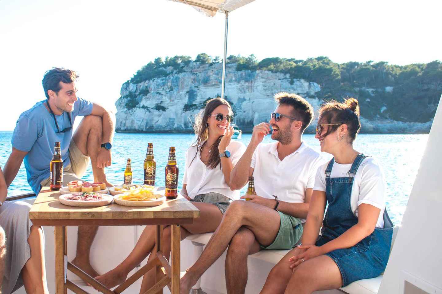 Traditional boat 10 beaches in the south of Menorca. Snorkeling, SUP and drinks