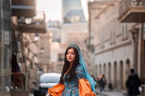 Baku: Old City Photo Tour with Traditional Outfits