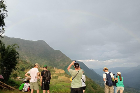 Von Hanoi aus: 2-tägige Sapa-Trekking-Tour mit Unterkunft und MahlzeitenAb Hanoi: 2-tägige Sapa Trekking Reise mit Unterkunft und Verpflegung