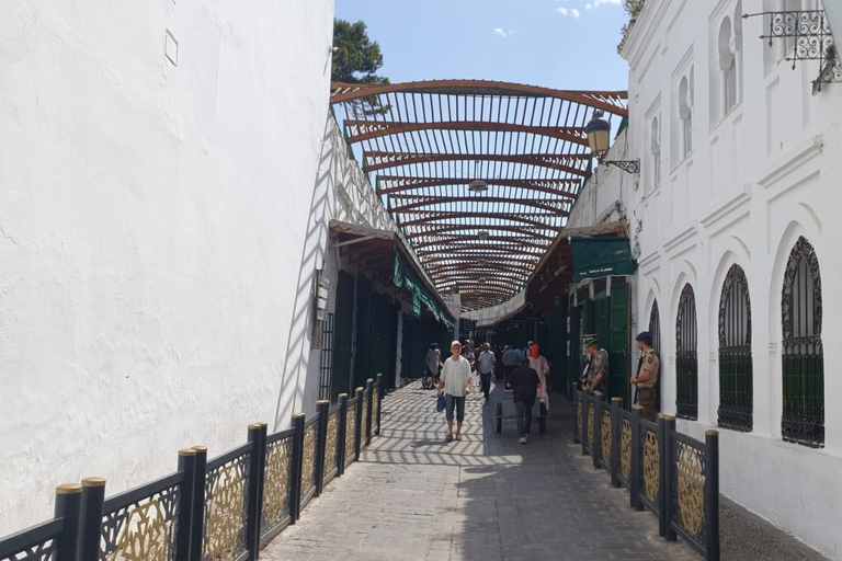 Tamuda Bay: Tetouan and Chefchaouen Day Trip with Guide guide in Spanish