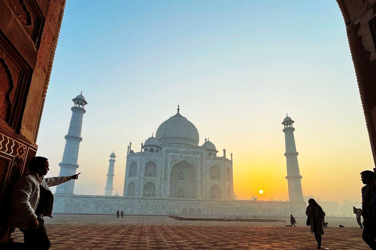 From Delhi: Taj Mahal, Agra Fort & Baby Taj Private Day Trip Only Tour Guide (No Car, Driver, Tickets, or Meals)