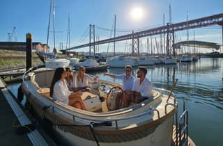 Lissabon: Luxuriöse Bootstour in der Kleingruppe mit offener Bar